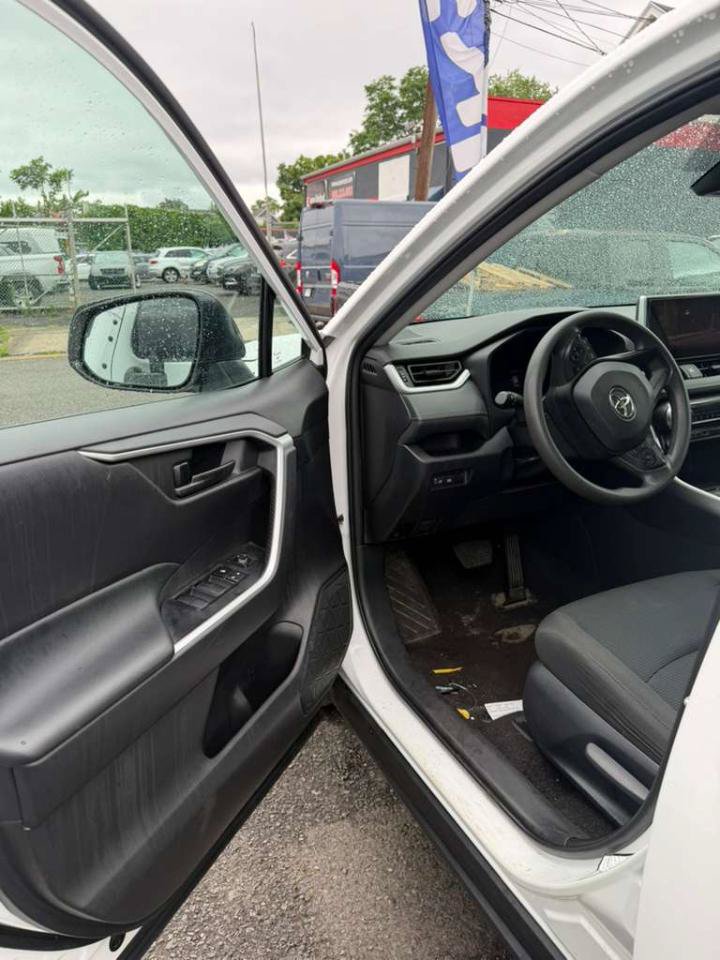 Used 2024 Toyota RAV4 LE AWD/4WD image 14