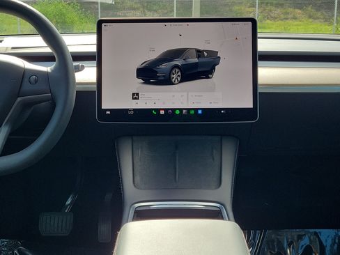 Used 2024 Tesla Model Y Long Range AWD/4WD image 16