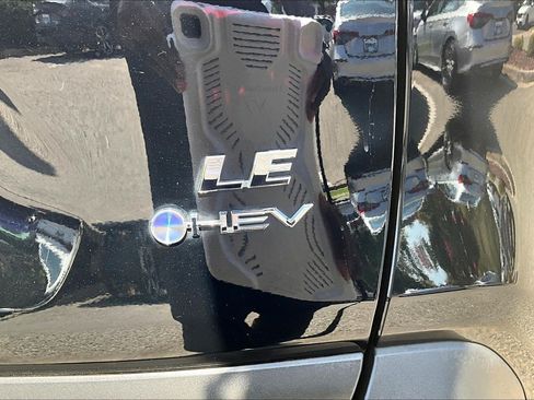 Used 2025 Toyota RAV4 LE AWD/4WD image 32
