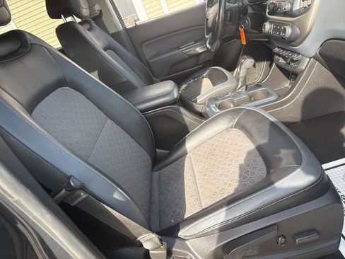 Used 2017 Chevrolet Colorado Z71 AWD/4WD image 31