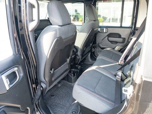 Certified 2024 Jeep Gladiator Rubicon w/ Technology Group image 27