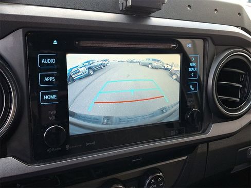 Used 2018 Toyota Tacoma TRD Off-Road image 18