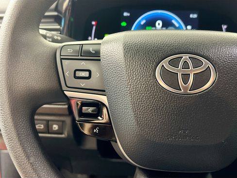 Used 2025 Toyota Camry LE FWD image 18