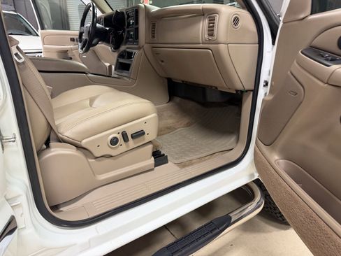 Used 2004 GMC Sierra 2500 SLT w/ Heavy-Duty Power Package image 26