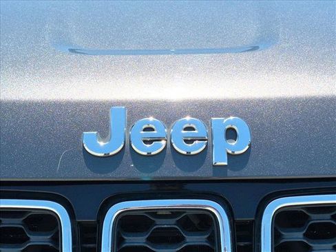Used 2017 Jeep Grand Cherokee Limited w/ Luxury Group II RWD image 23