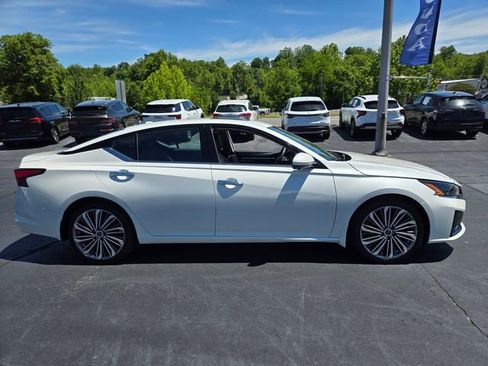 Used 2023 Nissan Altima 2.5 SL FWD image 9