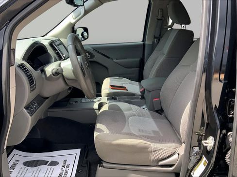 Used 2020 Nissan Frontier SV w/ Midnight Edition Floor Mats AWD/4WD image 8