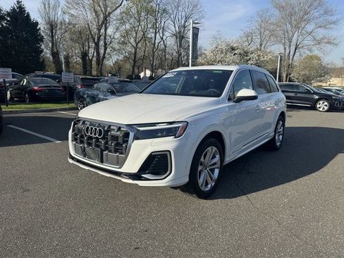Certified 2025 Audi Q7 3.0T Premium Plus AWD/4WD image 8
