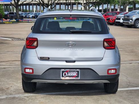 Used 2025 Hyundai Venue SEL FWD image 6