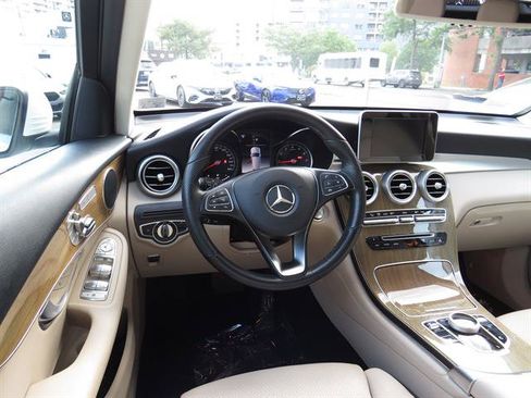 Used 2019 Mercedes-Benz GLC 300 4MATIC image 10