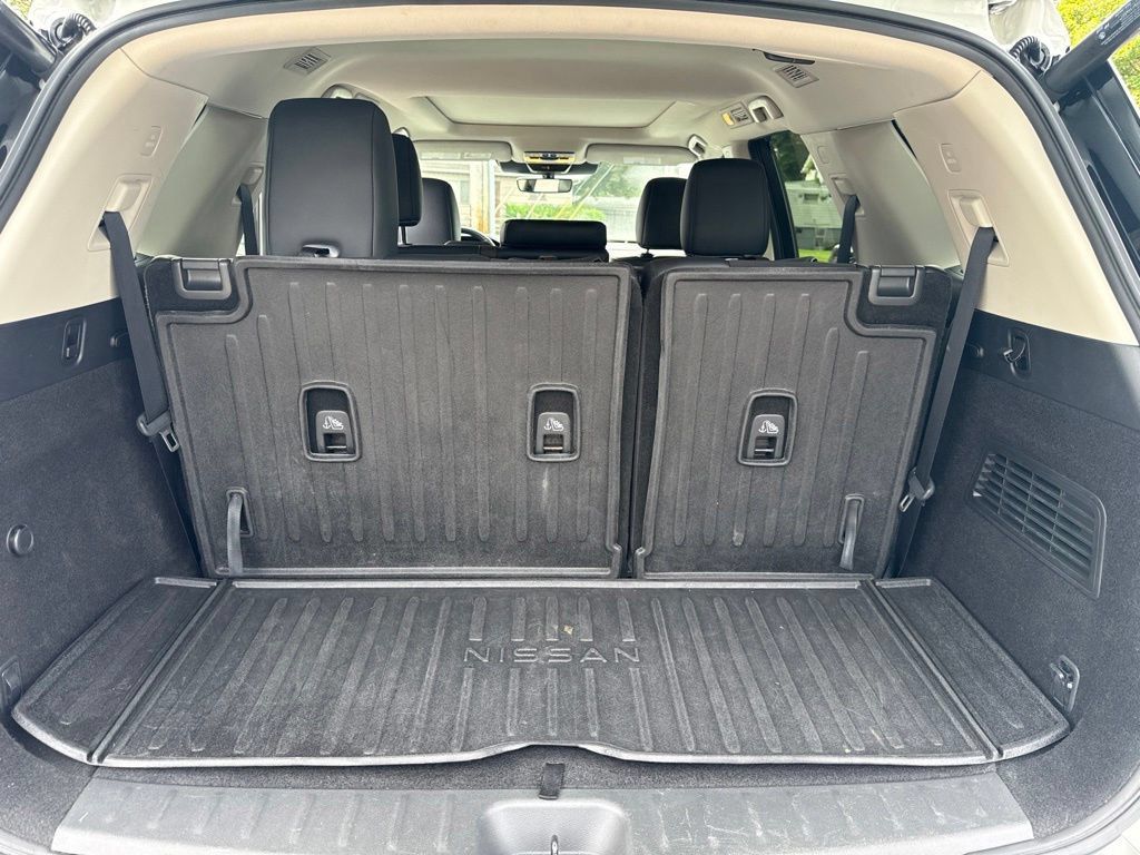 Used 2024 Nissan Pathfinder Platinum w/ Cargo Package AWD/4WD image 16