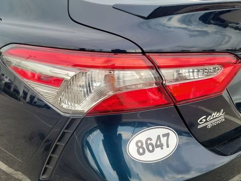 Used 2018 Toyota Camry SE FWD image 10