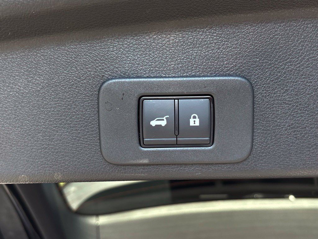 Certified 2025 Nissan Murano SV FWD image 28