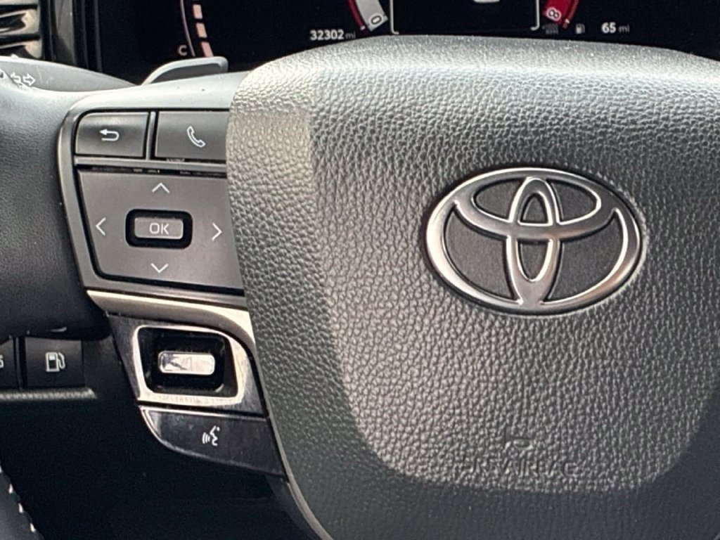 Used 2025 Toyota Camry SE w/ Convenience Package FWD image 17
