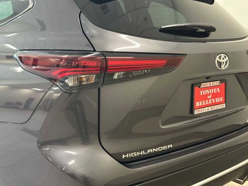 Certified 2024 Toyota Highlander XSE image 7