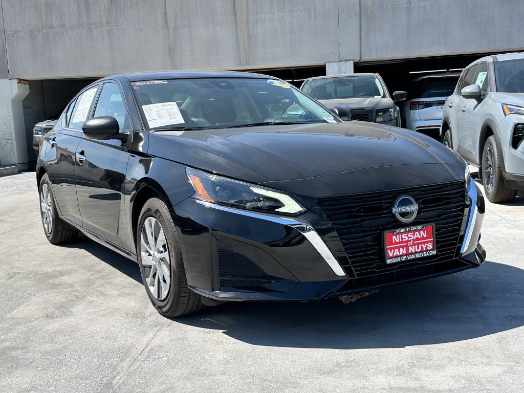 Used 2025 Nissan Altima 2.5 S FWD image 9