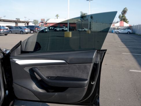 Used 2021 Tesla Model 3 Performance image 28