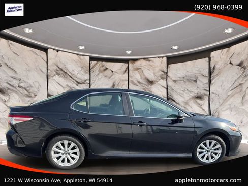 Used 2018 Toyota Camry LE FWD image 7