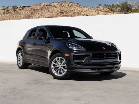 Certified 2023 Porsche Macan AWD/4WD image 9