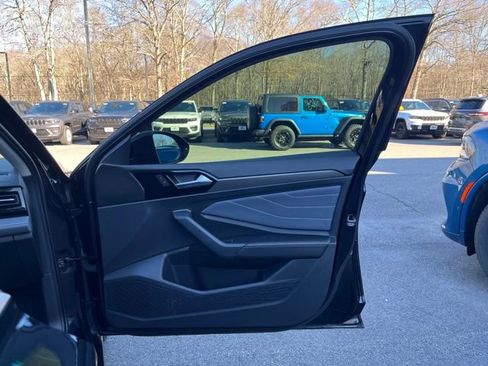 Certified 2025 Volkswagen Jetta SEL image 25