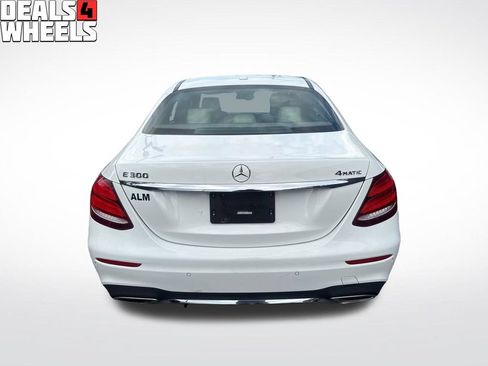 Used 2017 Mercedes-Benz E 300 4MATIC image 4