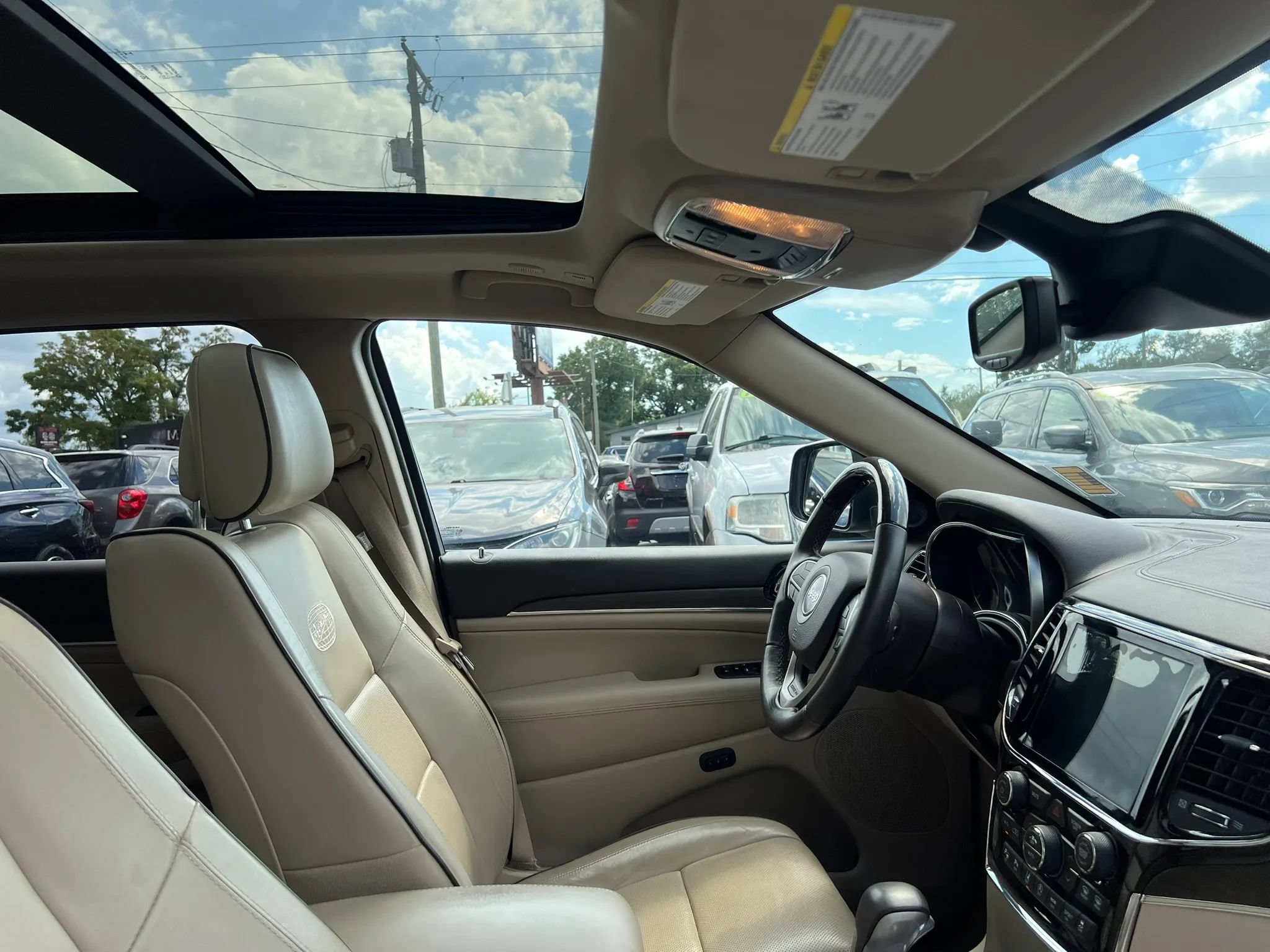 Used 2019 Jeep Grand Cherokee Overland RWD image 17