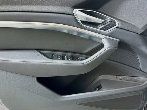 Used 2021 Audi e-tron Premium w/ Convenience Plus Package image 21