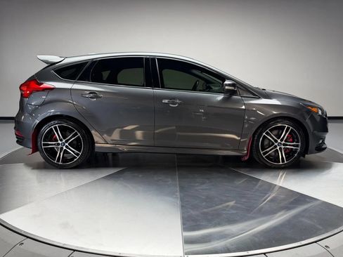 Used 2018 Ford Focus ST FWD image 6