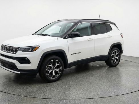 Used 2025 Jeep Compass Limited image 3