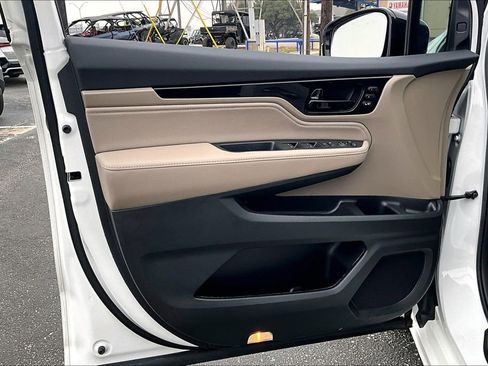 Used 2023 Honda Odyssey Elite image 22