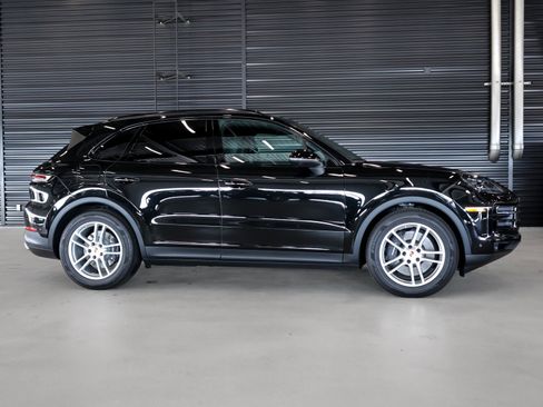 Certified 2025 Porsche Cayenne image 11