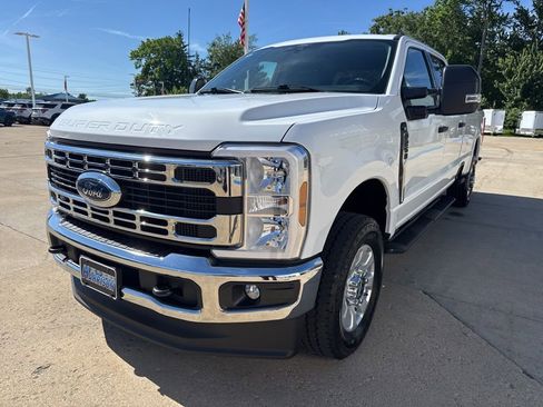 Used 2024 Ford F250 XLT AWD/4WD image 2