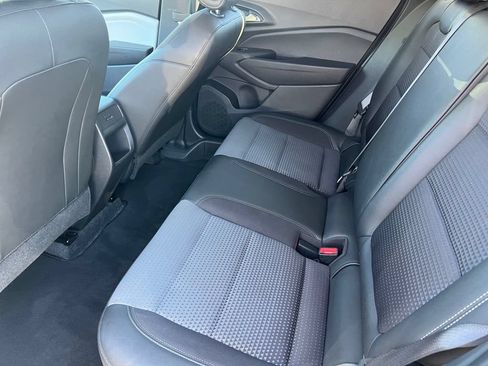 Used 2025 Chevrolet Trax LT FWD image 12