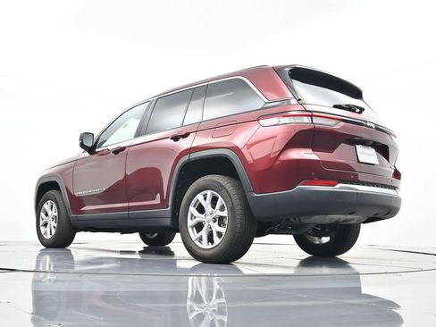 Used 2022 Jeep Grand Cherokee Limited image 39