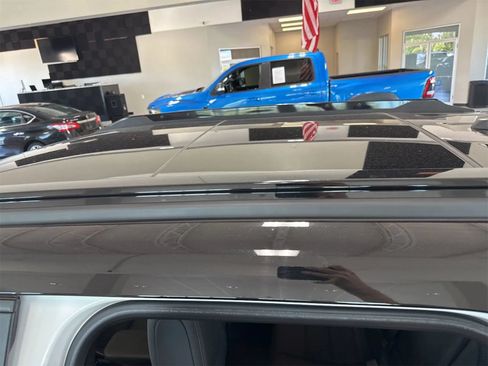 Used 2021 Chevrolet TrailBlazer RS w/ Sun and Liftgate Package FWD image 6