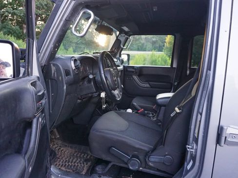 Used 2016 Jeep Wrangler Unlimited Sport AWD/4WD image 2