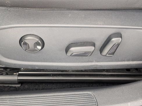 Used 2024 Volkswagen Jetta SE FWD image 13