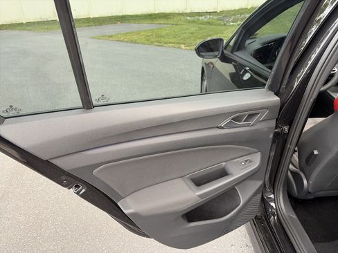 Used 2022 Volkswagen GTI SE FWD image 18