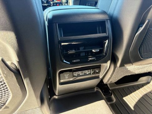 Used 2024 Jeep Grand Cherokee Overland image 8