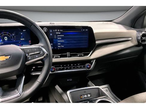 Used 2025 Chevrolet Equinox LT w/ Convenience Package II AWD/4WD image 7