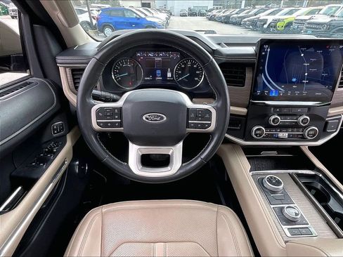 Used 2024 Ford Expedition Limited image 17