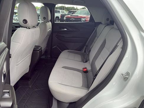 Used 2026 Chevrolet TrailBlazer LT w/ LT Cold Weather Package FWD image 18