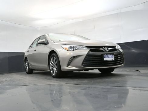 Used 2016 Toyota Camry XLE w/ Moonroof Package FWD image 25