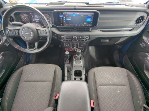 Used 2024 Jeep Gladiator Mojave AWD/4WD image 17