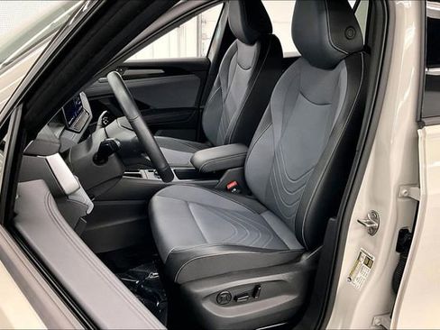 Used 2025 Volkswagen Tiguan SE R-Line AWD/4WD image 24