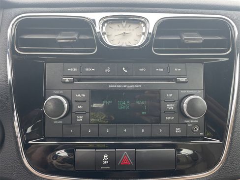 Used 2012 Chrysler 200 Touring image 4