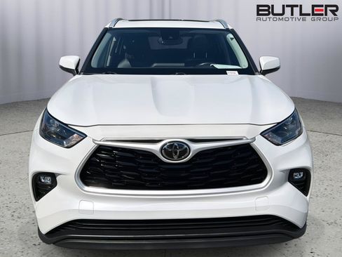 Used 2023 Toyota Highlander XLE FWD image 9
