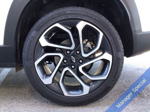 Used 2024 Chevrolet Trax RS w/ Driver Confidence Package FWD image 18