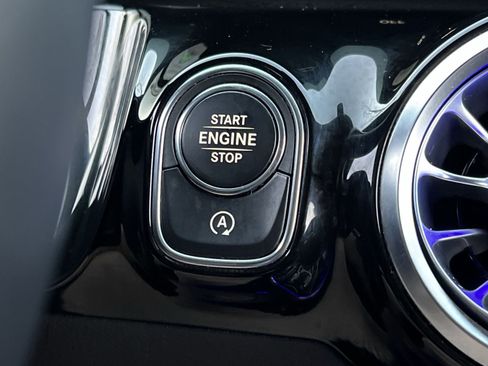 Certified 2022 Mercedes-Benz GLA 250 4MATIC image 30