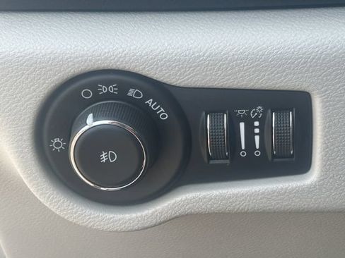 Used 2017 Chrysler Pacifica Touring-L FWD image 22